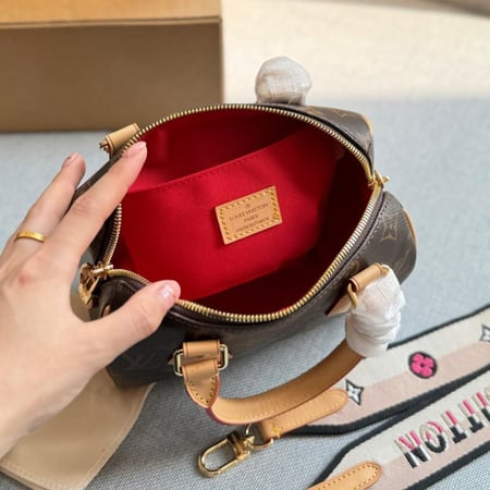 Nano Chic - حقيبة كتف صغيرة أنيقة