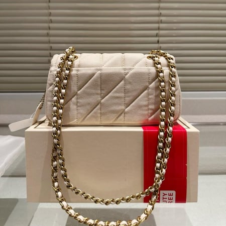 شنطة COACH