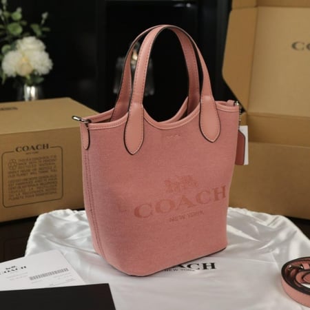 شنطة COACH