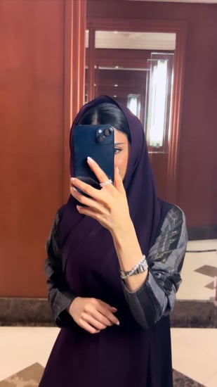 عباية موف غامق  بأكمام مقلمة 014