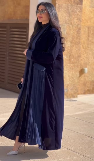 عباية كتف بجيوب قماش قطيفة مخمل معا كسرات من الجوانب - ايف ستايل