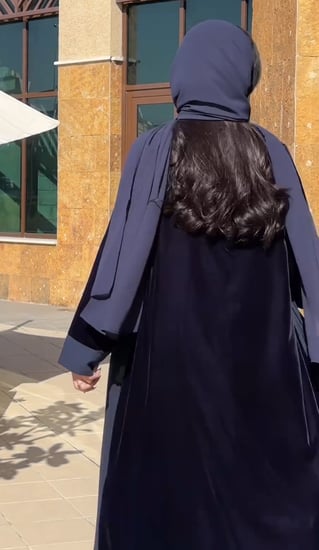 عباية كتف قماش قطيفة مخمل معا كسرات كحلي من الجوانب - ايف ستايل