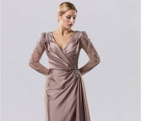 فستان منسدل بخطوط ناعمة يمنح حرية الحركة ويضفي جاذبية