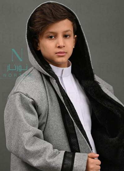 فروة رصاصي بجلد اسود