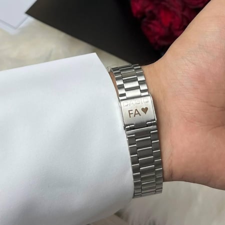 ساعة كارتير تانك موست الشهيرة