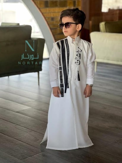 دقلة اطفال بالأسم أبيض واسود