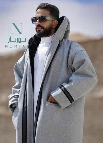 فروة رجالي رصاصي بجلد اسود