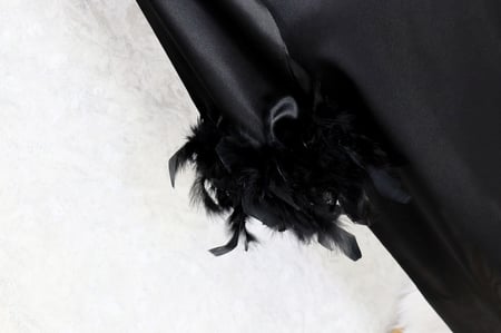 روب عرايس ميدي اطراف ريش ناعم جميل لون اسود