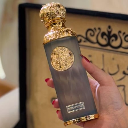 عطر قصة  درجة أولى لمسة تطريز
