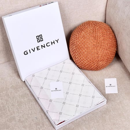 شماغ لمسة جيفنشي