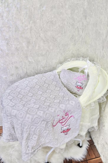 بطانية اطفال مع تطريز اسم حسب الطلب