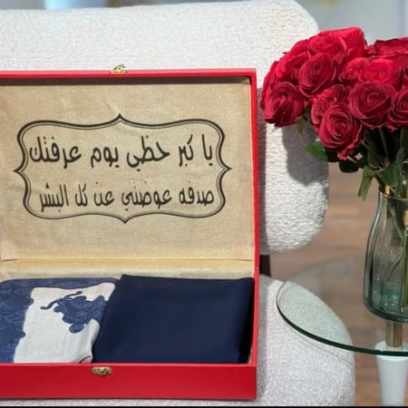 بوكس ملكي جلدي قطيفة لمسة تطريز