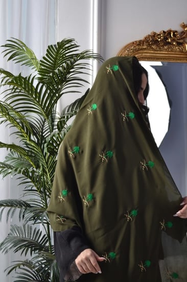 طرحه مطرز كامل سيفين ونخله زيتي تطريز ذهبي واخظر