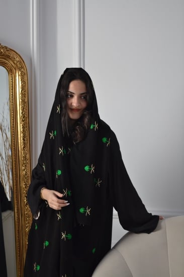 طرحه تطريز ذهبي وأخضر سيفين ونخله اسود