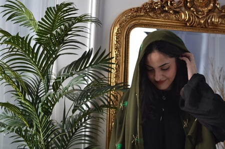 طرحه سيفين ونخله زيتي تطريز ذهبي واخظر