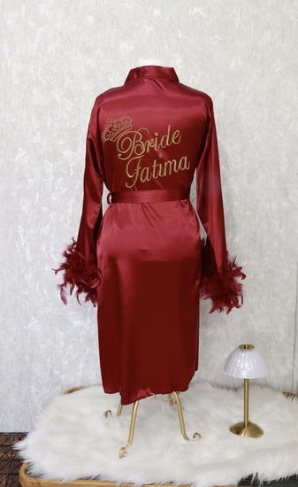 روب عرايس ميدي اطراف ريش ناعم  تطريز بالاسم حسب الطلب لون عودي