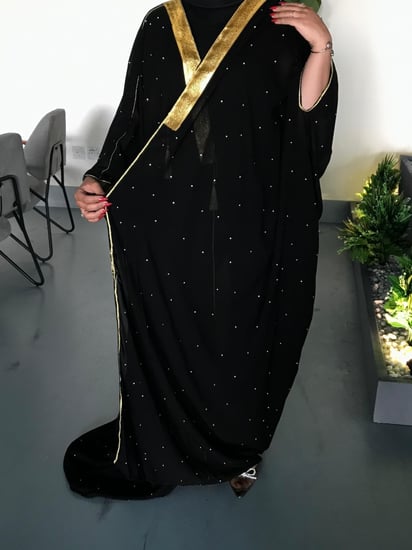 بشت نسائي بتطريز فخم أسود لمسة تطريز