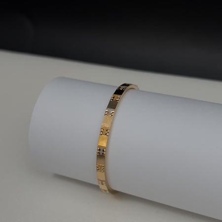 غويشة ذهب عيار 21 وزن 3.16 جرام دقة مكس الوان