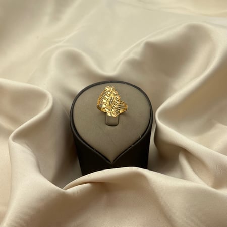 خاتم ذهب عيار 21 وزن 2.15 جرام تصميم يشبه الورقة