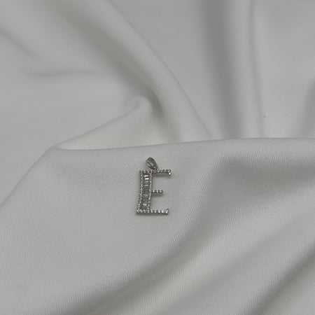 تعليقة ذهب حروف عيار 18 بتصميم حرف E وزن 0.7 جرام