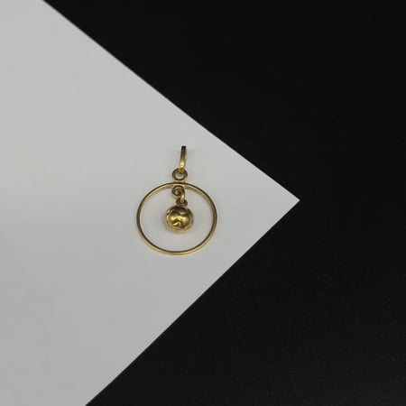 ارقي تعليقة ذهب عيار 18 بتصميم دائري وزن 1.33 جرام