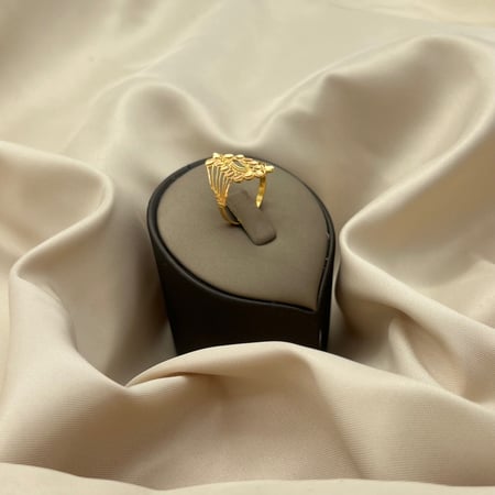 خاتم ذهب عيار 21 وزن 2.15 جرام تصميم يشبه الورقة