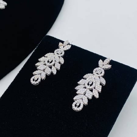 طقم ذهب عيار 18 الوزن 51.5 جرام