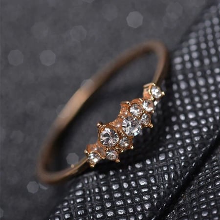 خاتم نسائي بفصوص زريكون