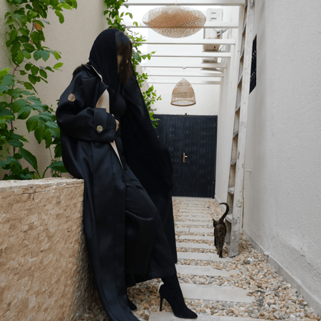 عباية نسائية لون اسود بقماش التفتة