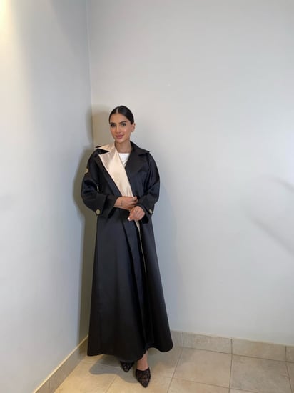 عباية نسائية لون اسود بقماش التفتة