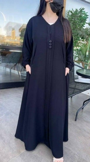 عبايات سوداء بجيوب خيارك الأمثل لإطلالة راقية ومريحة