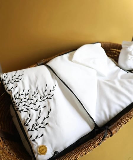 مدسات مواليد بالاسم سكري تطريز ذهبي