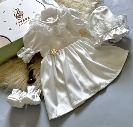 فستان مواليد بناتي بتطريز الاسم