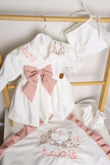 فستان مع قبعه وشراب وكوفلة