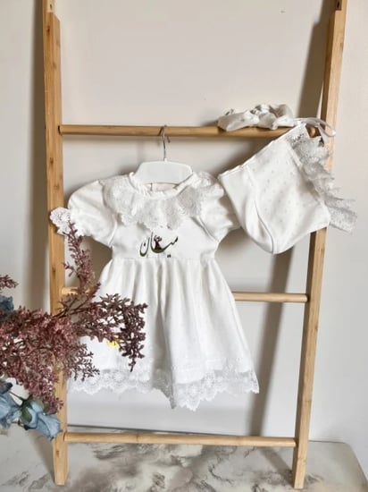 فستان مواليد بناتي بتطريز الاسم