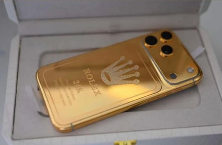 ايفون 17 مطلى ذهب كامل باى تصميم من اختيارك - جديد