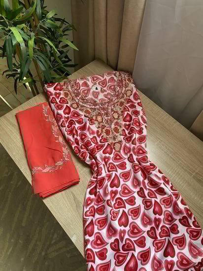 مخور+شيلة القلوب حرير هندي مخرم