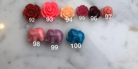 بروش مطلي ذهب مع تاج يمكن تغيير الفصوص مرفق صوره للفصوص