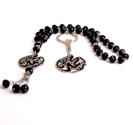 طقم رجالي أنيق سبحة وميدالية باسم عربي