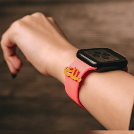 بروش ساعة بالاسم