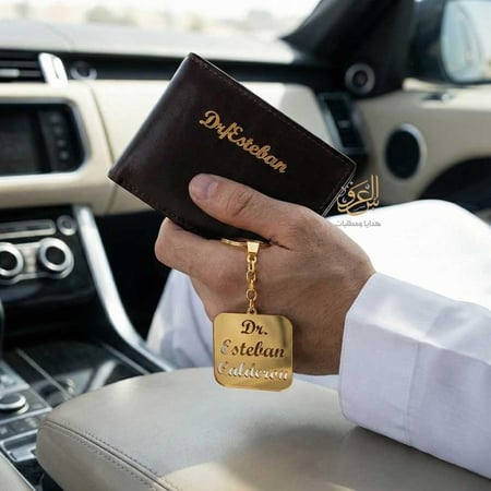 بوك رجالي مع ميدالية مفاتيح بالاسم مستخدم بيد رجالية