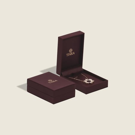 صندوق عقد ذهب متجر تيارا للذهب والمجوهرات