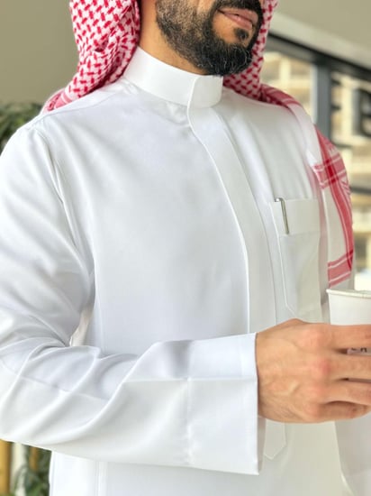 ثوب مقلم فاخر عصري من متجر بي كليك.