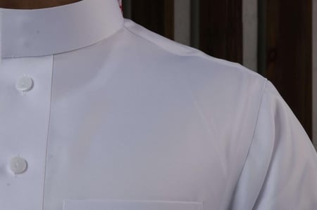 ثوب رجالي فاخر مناسب للمناسبات الرسمية