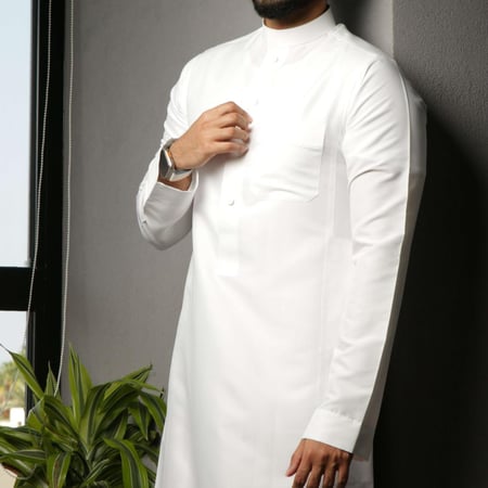 ثوب رجالي عملي بخامة خفيفة وناعمة