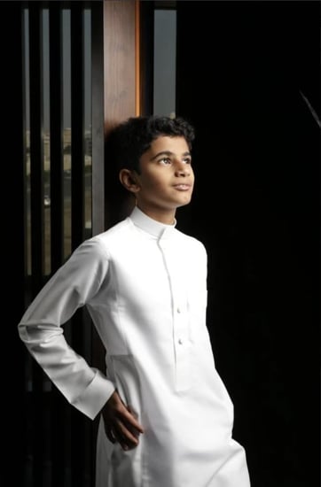 تفصيل ثوب خليجي أنيق باستخدام قماش سميراميس الفاخر الكوري الفخم.