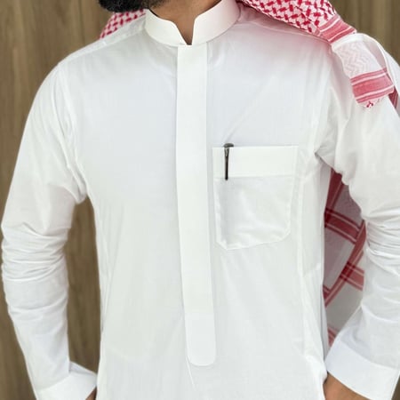 ثوب قطني هندي فاخر مخصص لإطلالة كلاسيكية.