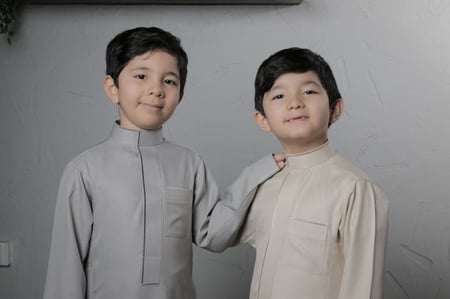 أفضل ثوب أطفال مطرز أنيق بلون رمادي مميز