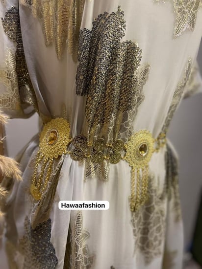 درع شيفون مطرز بالترتر مع طقم الحزام التراثي