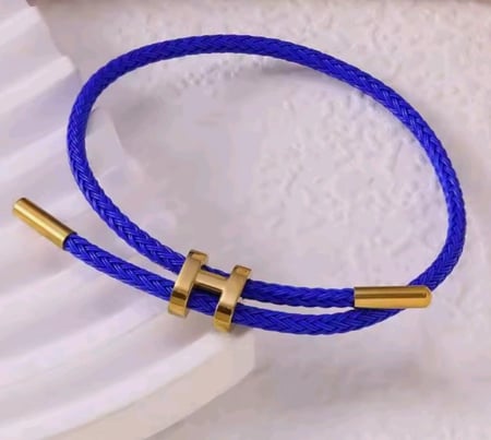 اسوارة H  الجميلة